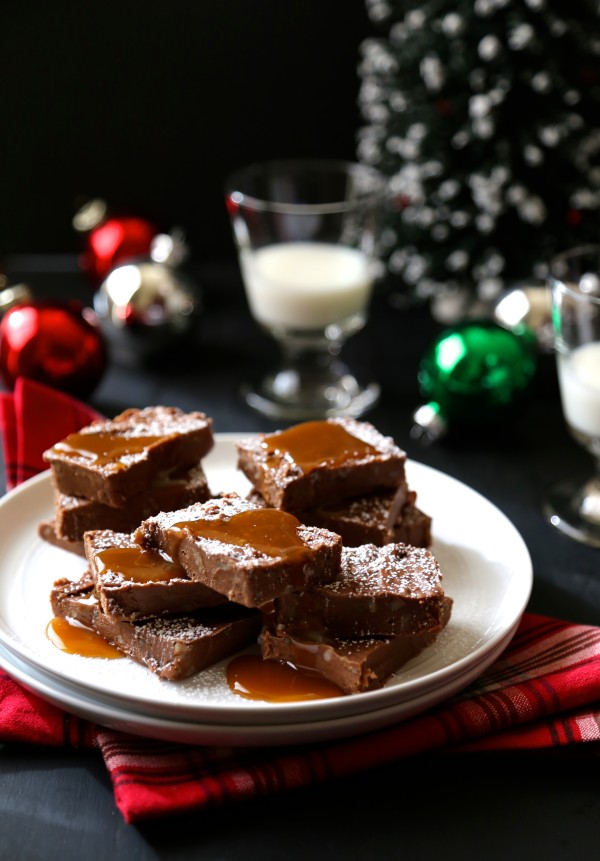 foodie fridays: easy five minute fudge with gingerbread marshmallows & caramel sauce